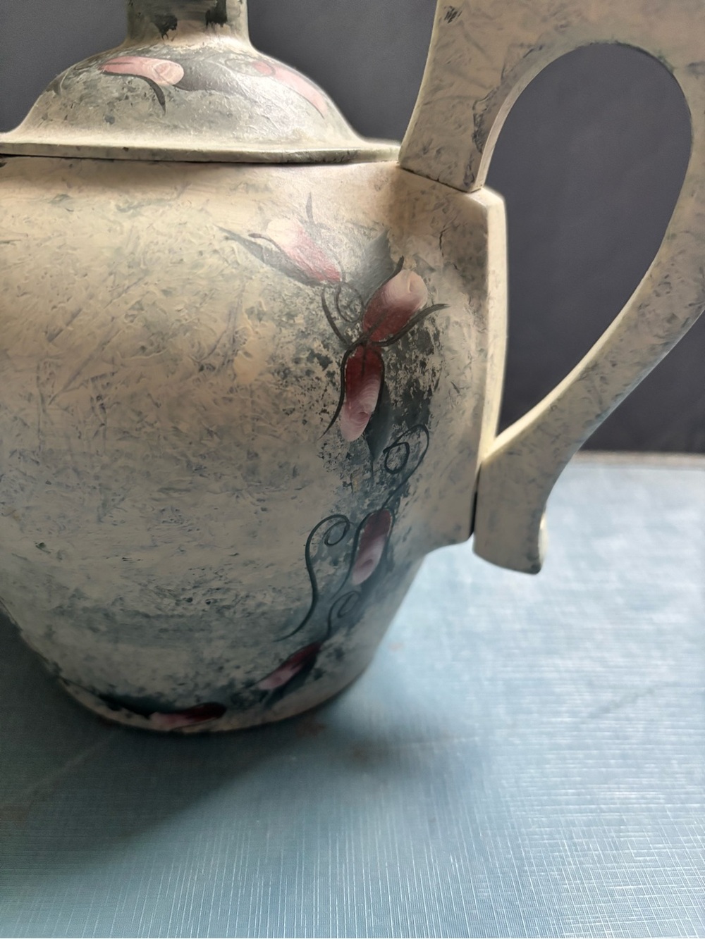Vintage teapot with strainer . - Picture 5 of 12